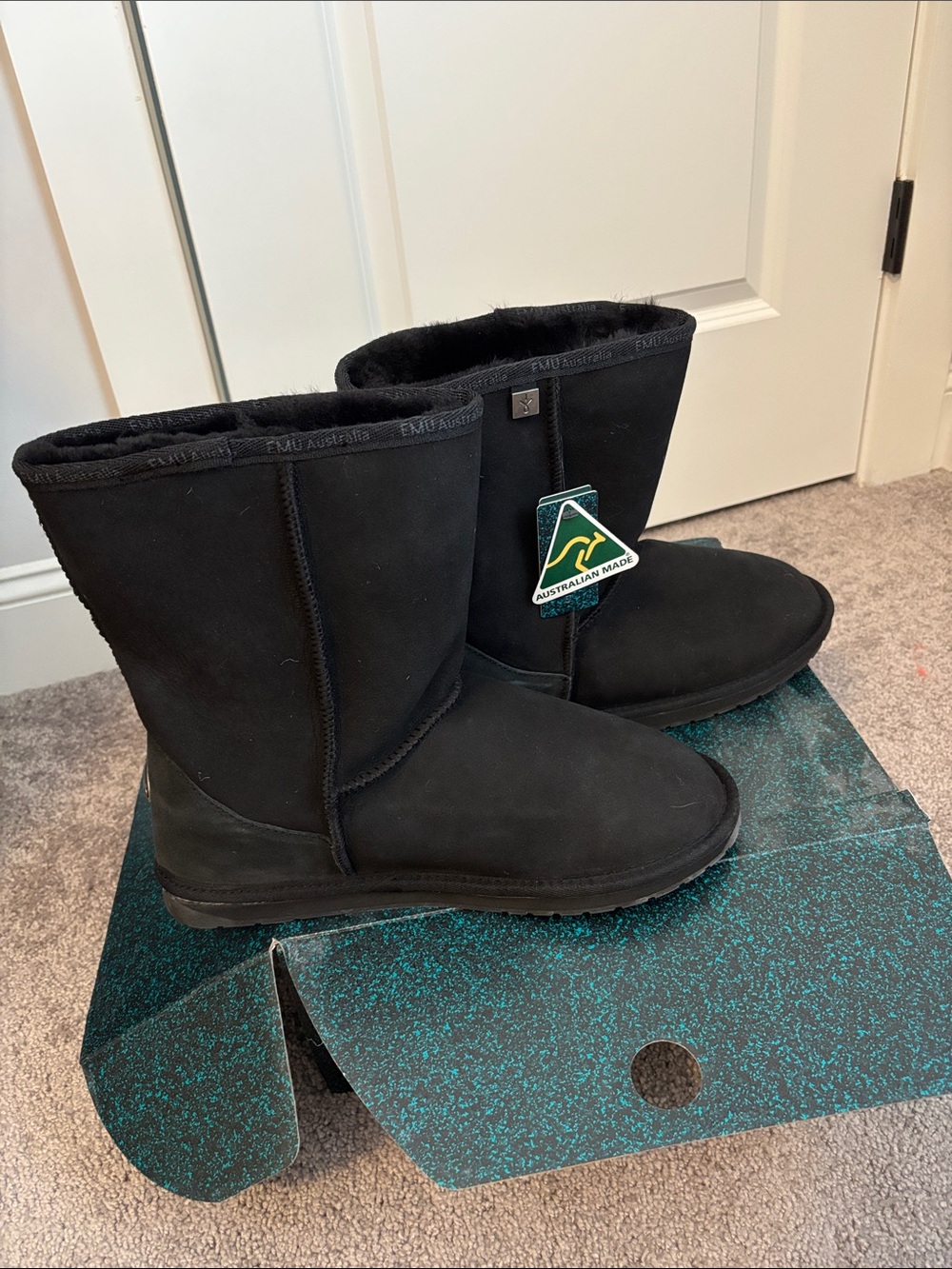 Emu Australia platinum stinger lo Black Suede Sheepskin Boots